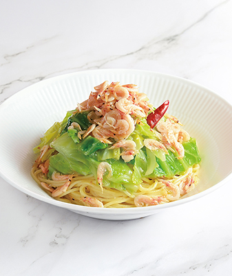 釜揚げ桜えびと春キャベツのアンチョビソース